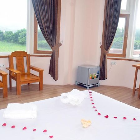Five One Star Hotel Nyaung Shwe Exterior photo